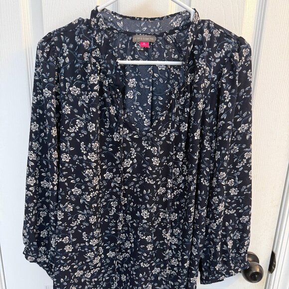 Vince Camuto Tops - Vince Camuto Navy & White Floral Boho Blouse – Size Medium